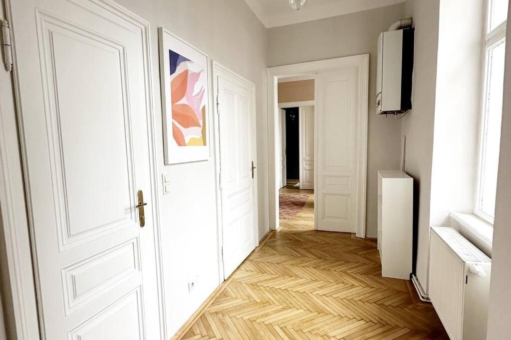 Ruhige & Grosse Altbauwohnung 7Min Zum Zentrum Wien Ngoại thất bức ảnh