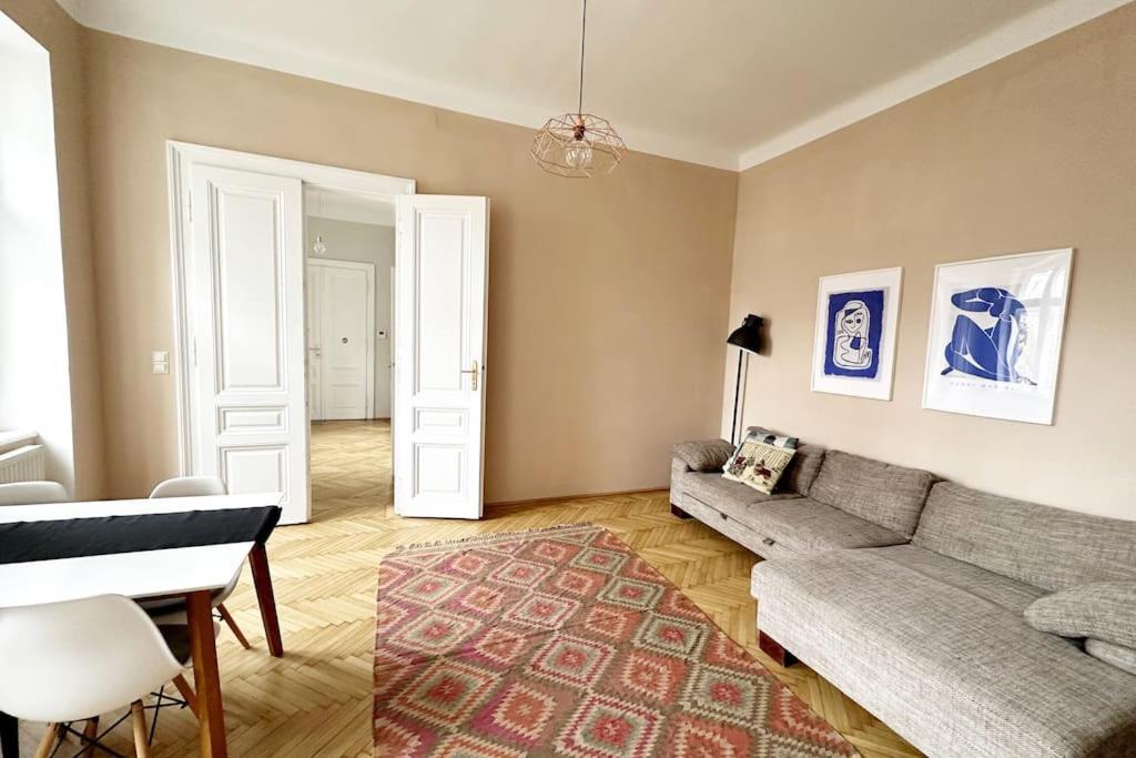 Ruhige & Grosse Altbauwohnung 7Min Zum Zentrum Wien Ngoại thất bức ảnh