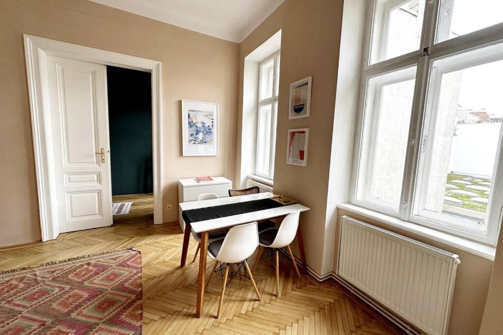 Ruhige & Grosse Altbauwohnung 7Min Zum Zentrum Wien Ngoại thất bức ảnh